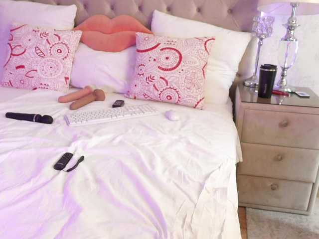 AnnaKarina's BongaCams show and profile