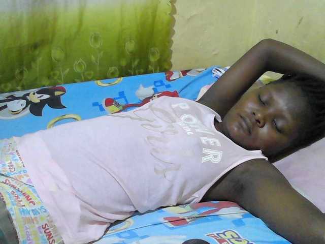 le modèle sexy-jenny est en webcam porno dans un show sur le site bongacams, il possède les tags suivants: Ebony,Brunette,Trimmed