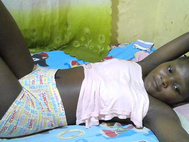 le modèle sexy-jenny est en webcam porno dans un show sur le site bongacams, il possède les tags suivants: Ebony,Brunette,Trimmed