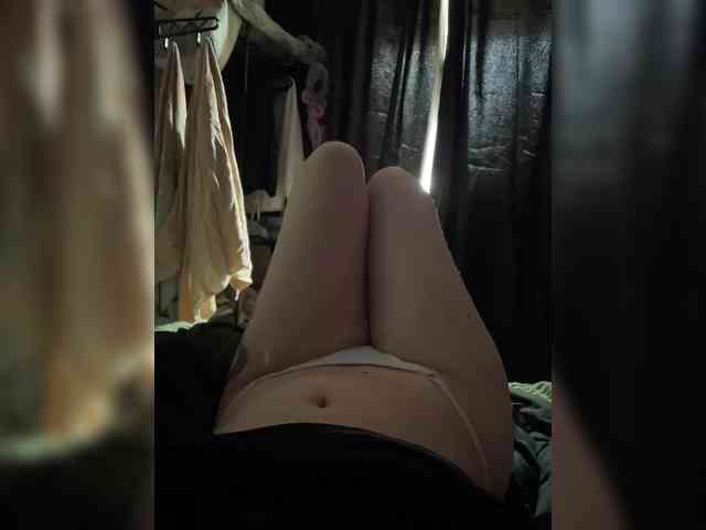 LeonsaCherry Live Webcam on BongaCams