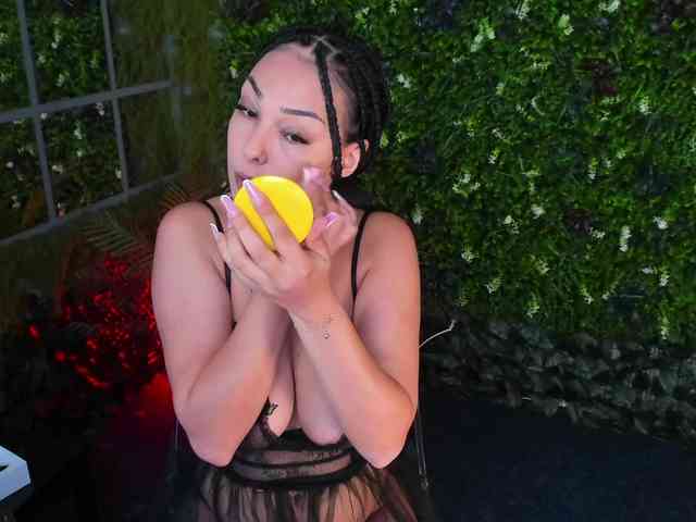 Diamond-naughty webcam