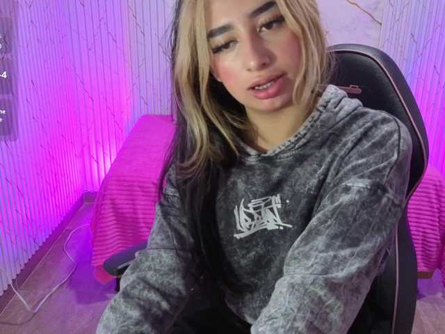 Malory-tay's BongaCams show and profile