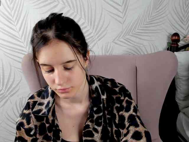 Tonya-Gray webcam