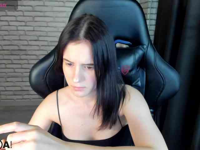Tonya-Gray webcam