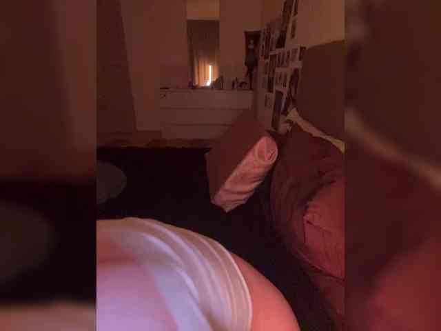 tamagotchigirl's webcam live show