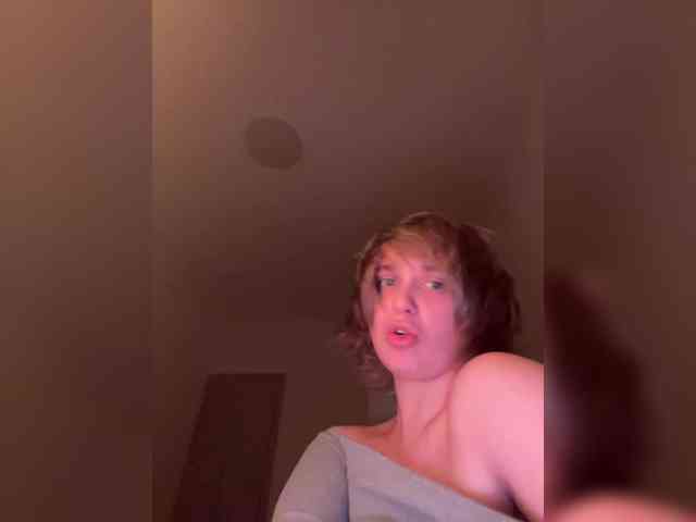 tamagotchigirl's webcam live show