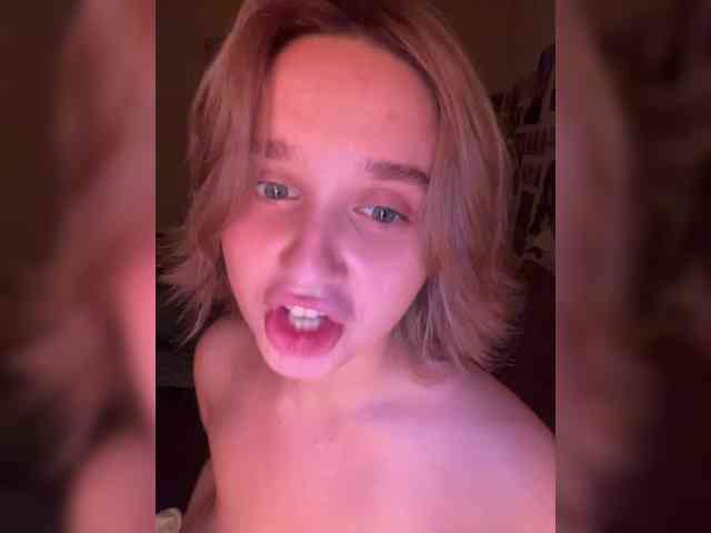 tamagotchigirl's webcam live show