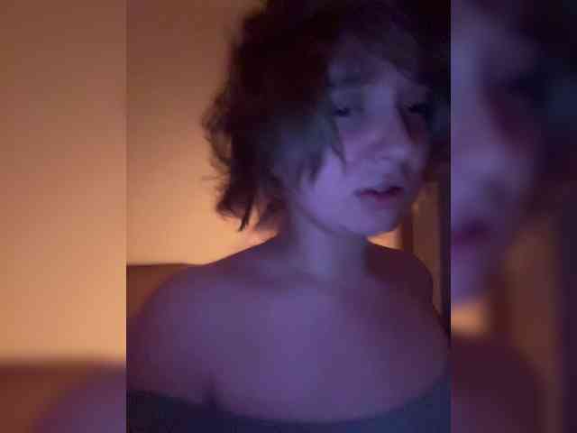 tamagotchigirl's webcam live show