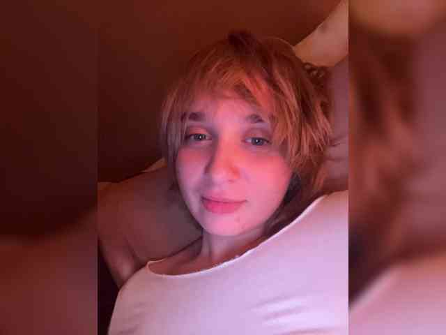 tamagotchigirl's webcam live show