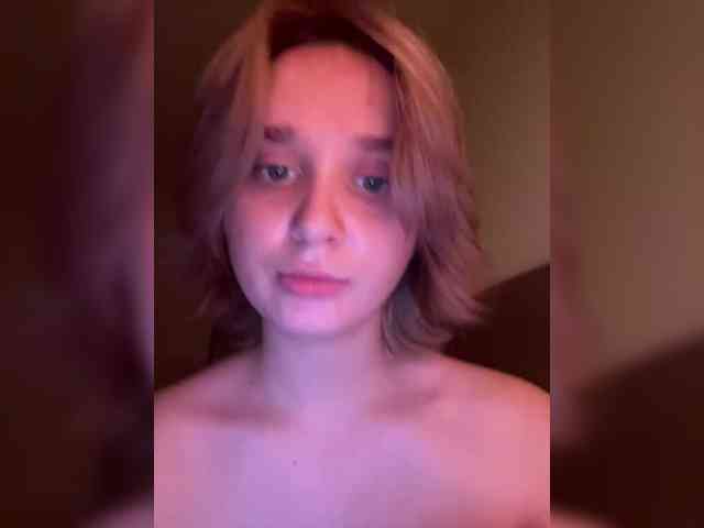 tamagotchigirl's webcam live show