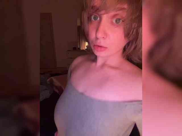 tamagotchigirl's webcam live show