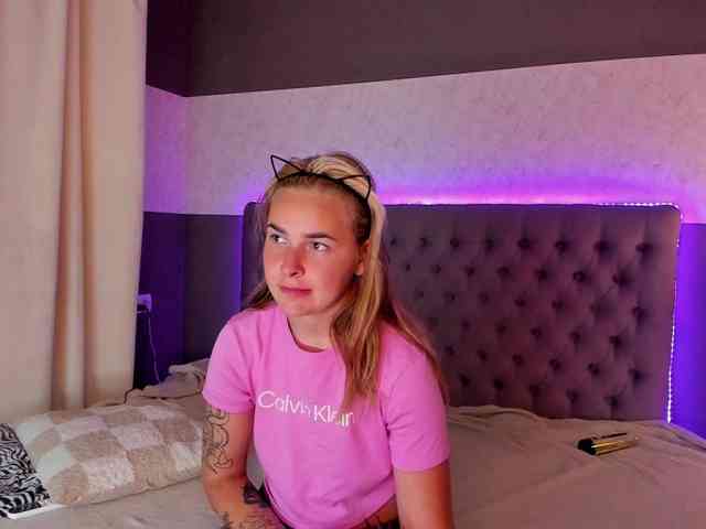 online nude chat room LunaHeadly