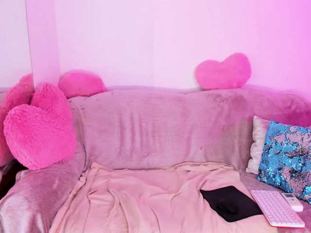 CurlyDream's BongaCams show and profile