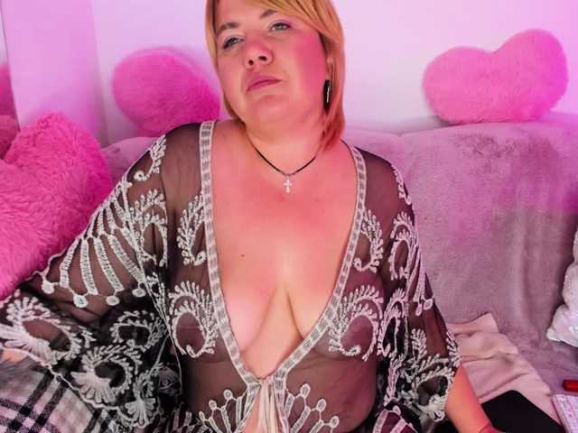 CurlyDream's BongaCams show and profile