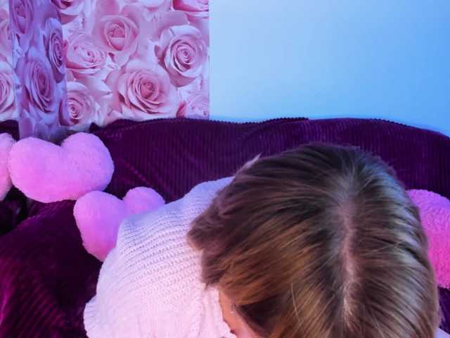 CurlyDream's BongaCams show and profile