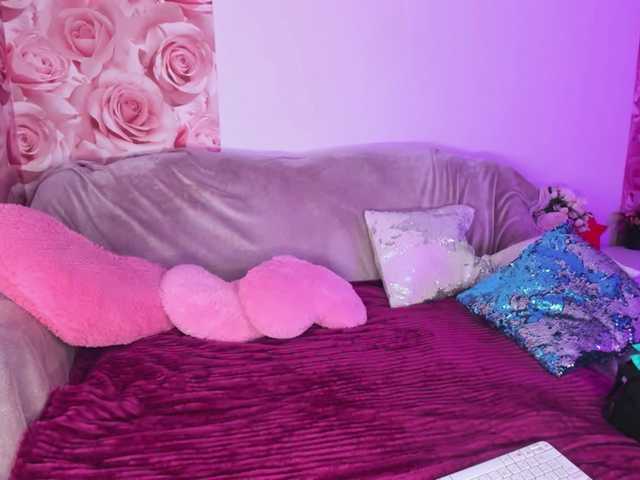 CurlyDream's BongaCams show and profile