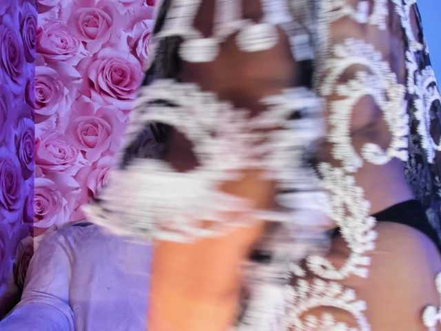 CurlyDream's BongaCams show and profile