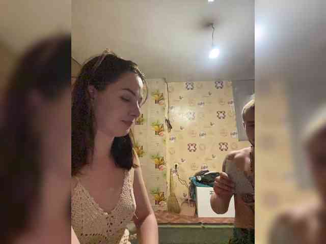 CrystalAndDavis webcam