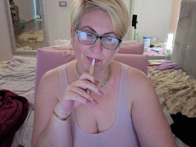 LuanaSexxxy's BongaCams show and profile