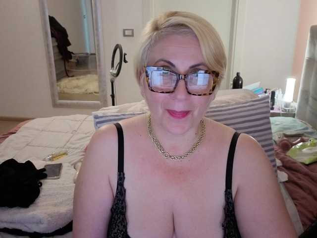 LuanaSexxxy's BongaCams show and profile