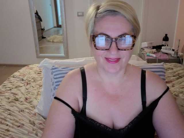 LuanaSexxxy's BongaCams show and profile