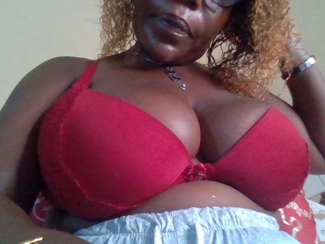 NewBird webcam bongacams model stream image