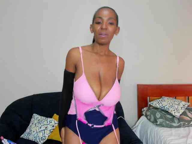 Aalisha-Jade webcam