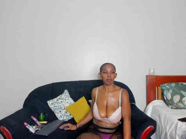 Aalisha-Jade webcam
