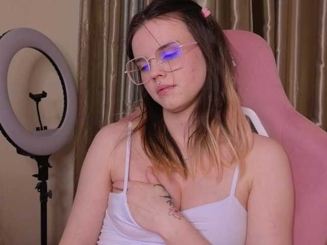 HannaCristal's BongaCams show and profile