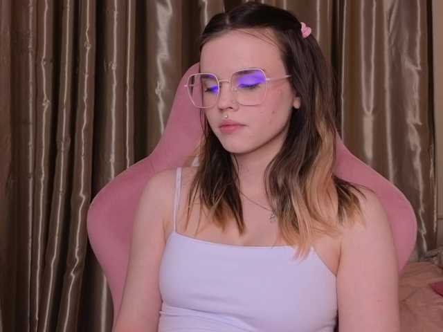 HannaCristal's BongaCams show and profile