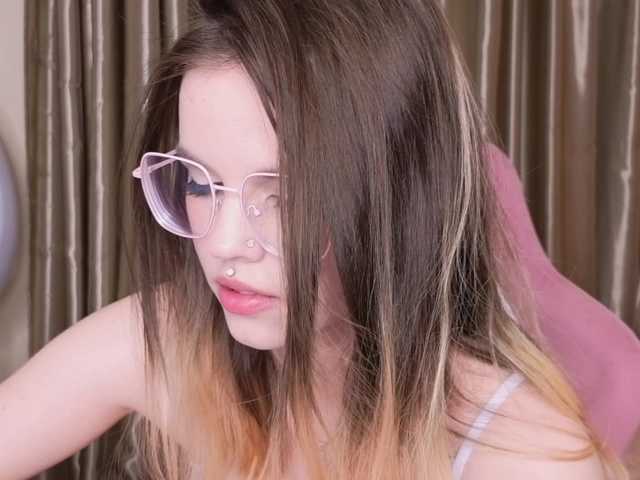 HannaCristal's BongaCams show and profile