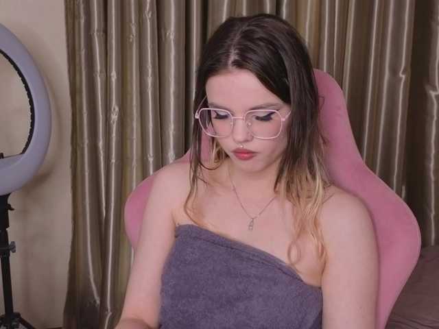 HannaCristal's BongaCams show and profile