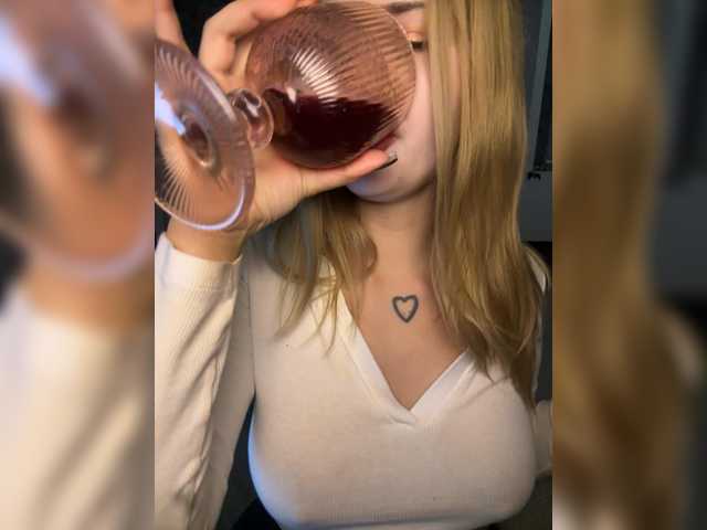 Discover Melaniamyr, she wants to masturbate for you Melaniamyr from BongaCams