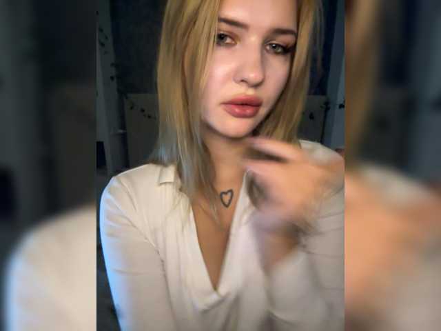 Sweet Melaniamyr wants you to fuck her body now Melaniamyr from BongaCams
