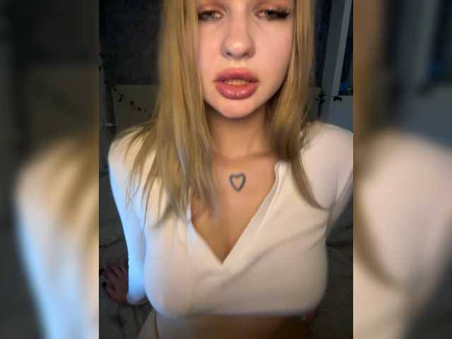 Sweet Melaniamyr wants you to fuck her body now Melaniamyr from BongaCams