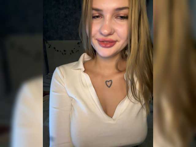 BongaCams's adorable Melaniamyr is live now getting excited and peaking Melaniamyr from BongaCams