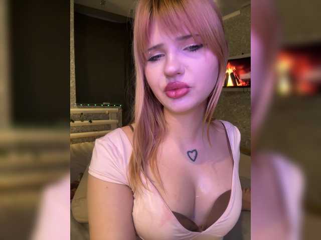 Melaniamyr's BongaCams show and profile