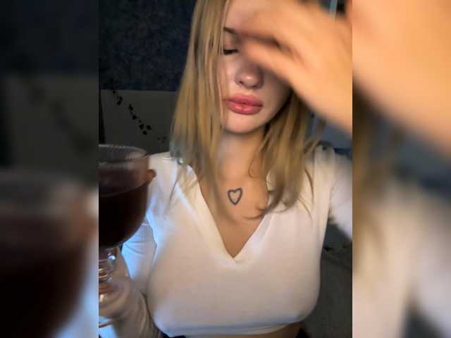 Discover Melaniamyr, she wants to masturbate for you Melaniamyr from BongaCams