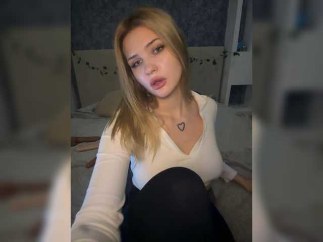 BongaCams's adorable Melaniamyr is live now getting excited and peaking Melaniamyr from BongaCams