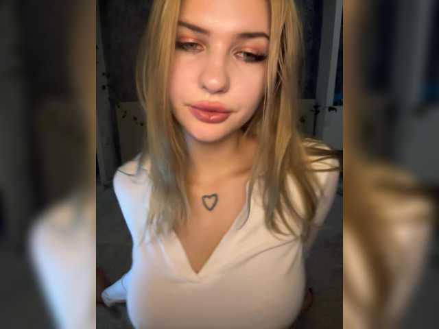 BongaCams's adorable Melaniamyr is live now getting excited and peaking Melaniamyr from BongaCams