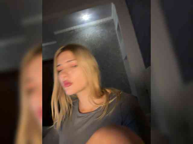 Melaniamyr's webcam live show