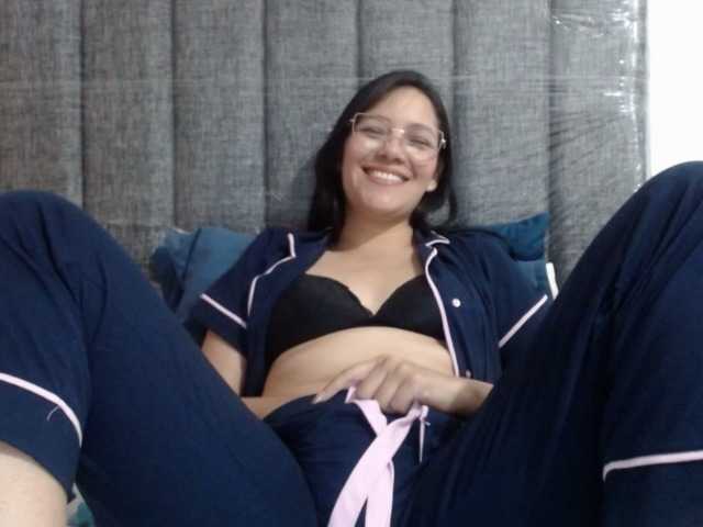 Realholly's BongaCams show and profile