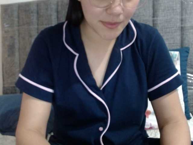 Realholly Live Cam on BongaCams