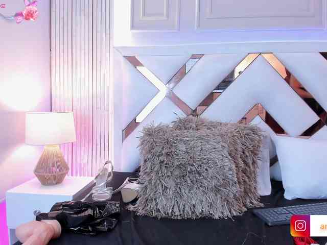 ariellaferrer webcam