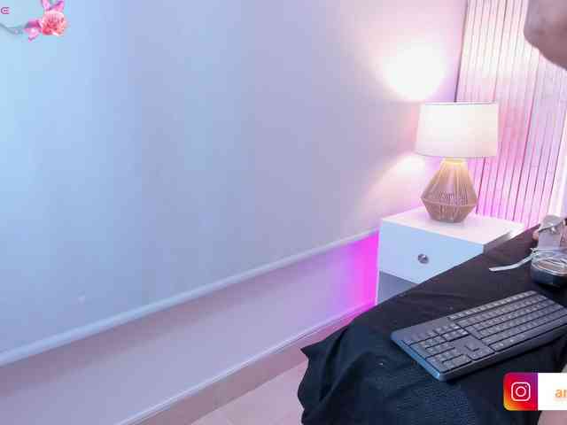 ariellaferrer webcam
