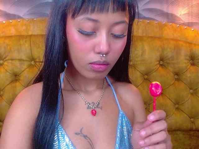 SachaBratz Live Webcam on BongaCams