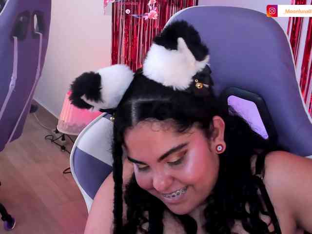 Sophie_Luna webcam