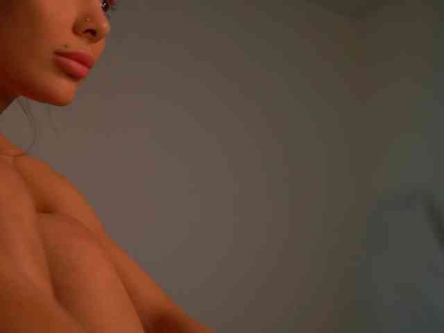 MilaMayy webcam