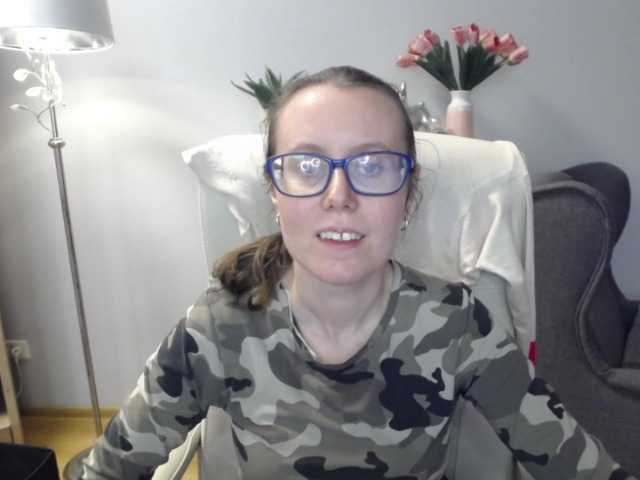 le modèle sparkleLizzy est en webcam porno dans un show sur le site bongacams, il possède les tags suivants: White/Caucasian,Brunette,Shaved