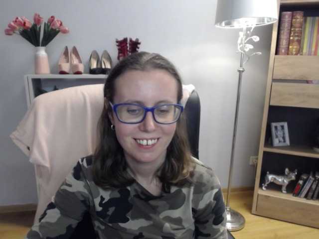 sparkleLizzy webcam bongacams model stream image